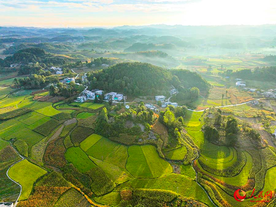 Цяньси, Гуйчжоу: Мол ?н?м мен к?ркем ауыл