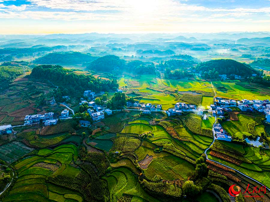 Цяньси, Гуйчжоу: Мол ?н?м мен к?ркем ауыл