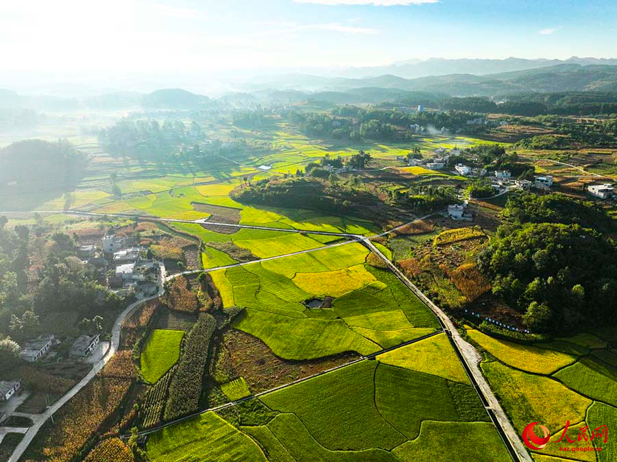 Цяньси, Гуйчжоу: Мол ?н?м мен к?ркем ауыл