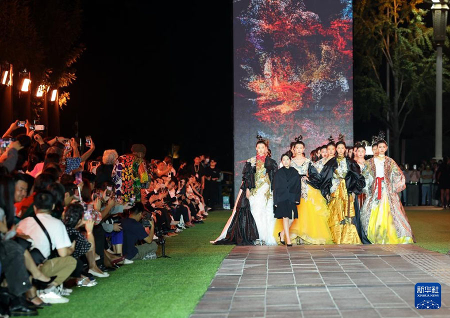 SS2025 Бейж?? С?н апталы?ы ашылды