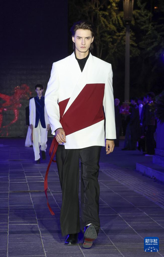 SS2025 Бейж?? С?н апталы?ы ашылды