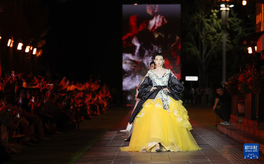 SS2025 Бейж?? С?н апталы?ы ашылды