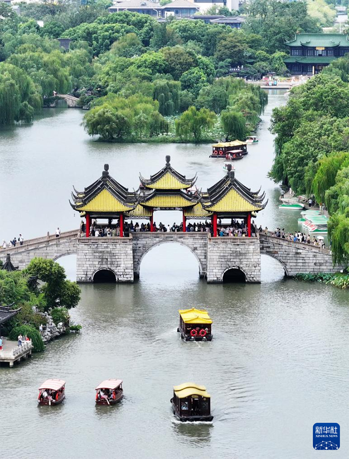 Халы? к?з ортасы мерекес?нен л?ззат алды