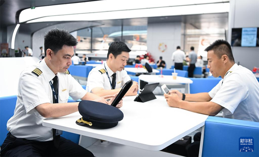 Ел?м?зд?? ?ш ?р? авиакомпаниясы отанды? C919 ?р? ?ша?ыны? коммерциялы? ?ызмет?н бастады