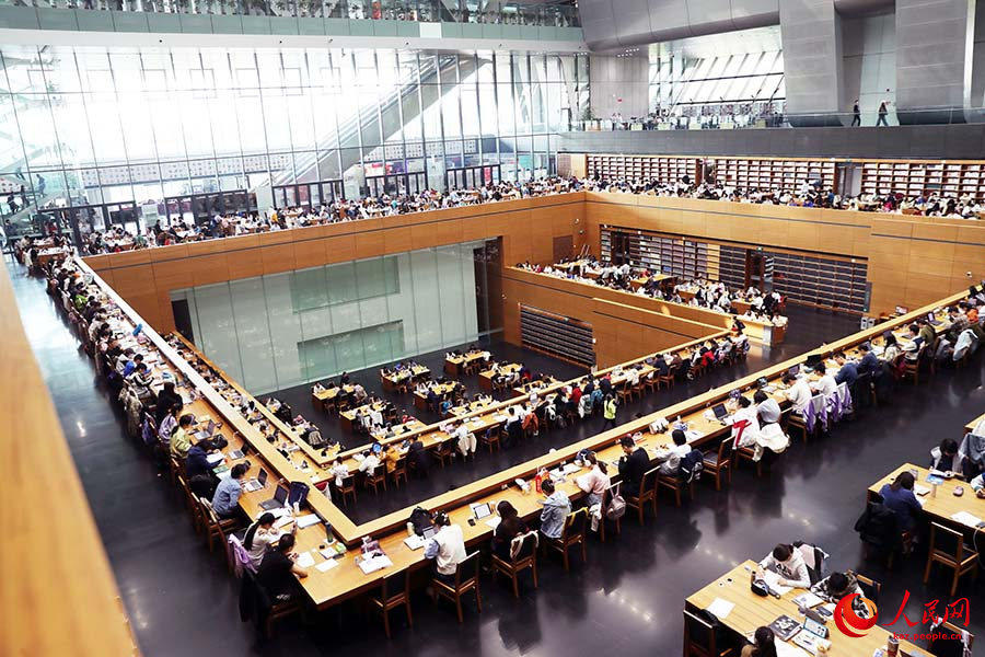 Бейж??: Мемлекет мерекес?нде ?лтты? к?тапхана о?ырмандар?а толы болды