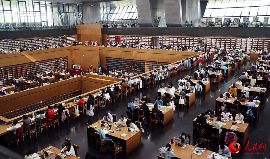 Бейж??: Мемлекет мерекес?нде ?лтты? к?тапхана о?ырмандар?а толы болды