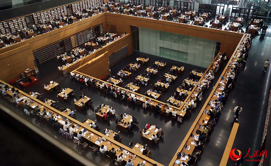 Бейж??: Мемлекет мерекес?нде ?лтты? к?тапхана о?ырмандар?а толы болды