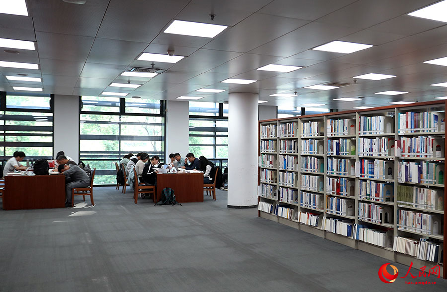 Бейж??: Мемлекет мерекес?нде ?лтты? к?тапхана о?ырмандар?а толы болды