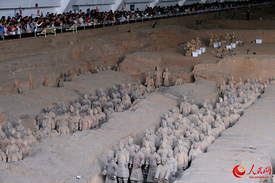 Сиань, Шэньси: Цинь Шихуанны? Терракоталы? жауынгерлер мен жыл?ылар музей? келуш?лерге толы болды