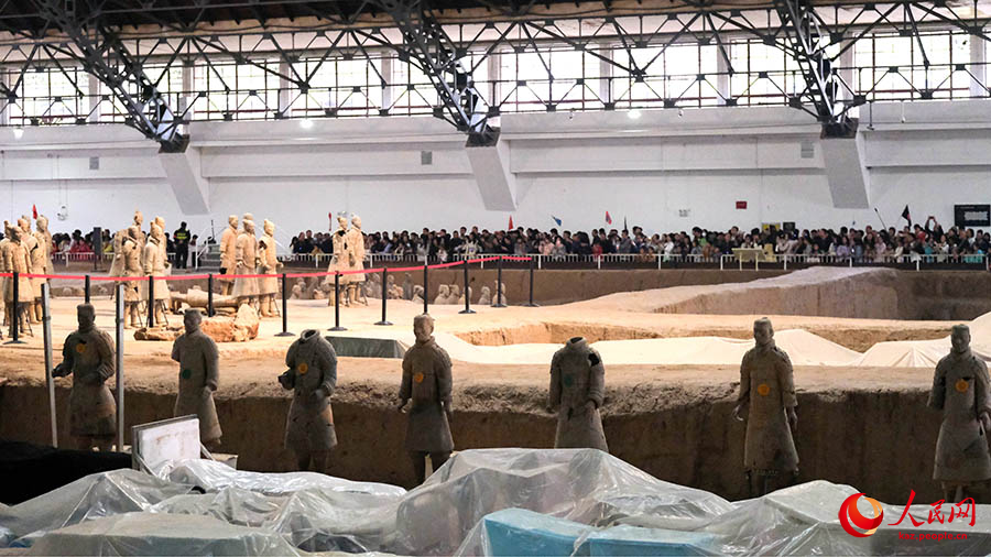 Сиань, Шэньси: Цинь Шихуанны? Терракоталы? жауынгерлер мен жыл?ылар музей? келуш?лерге толы болды