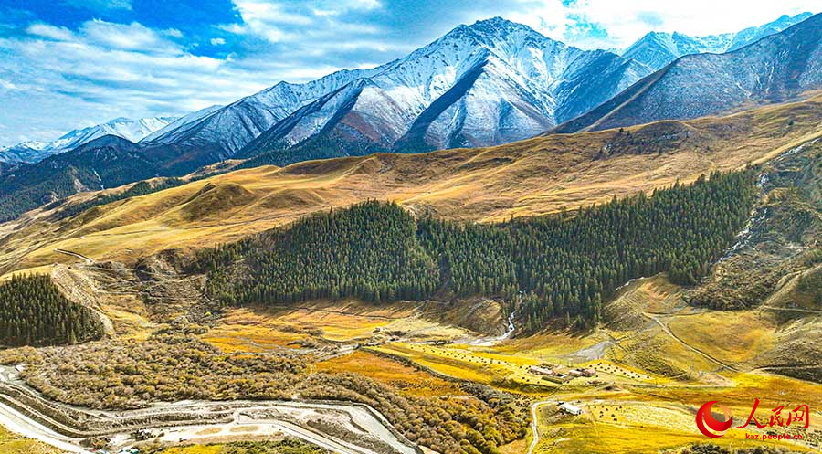 Сунань, Ганьсу: К?зг? Цилиан тауыны? к?ркем пейзаждары