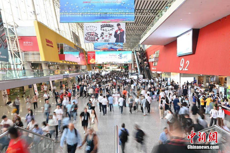 Б?г?н 136-шы Кантон ж?рме?кес? ашылды, 30 000-нан астам компания офлайн режимде ?атысты