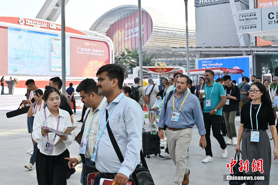 Б?г?н 136-шы Кантон ж?рме?кес? ашылды, 30 000-нан астам компания офлайн режимде ?атысты