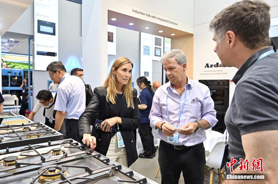 Б?г?н 136-шы Кантон ж?рме?кес? ашылды, 30 000-нан астам компания офлайн режимде ?атысты