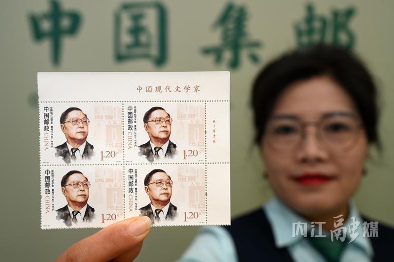 ??аз?рг? заман ?ытай жазушыларыны?? естел?к маркалары шы?арылды