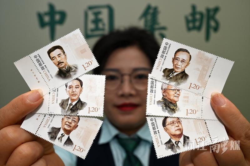 ??аз?рг? заман ?ытай жазушыларыны?? естел?к маркалары шы?арылды