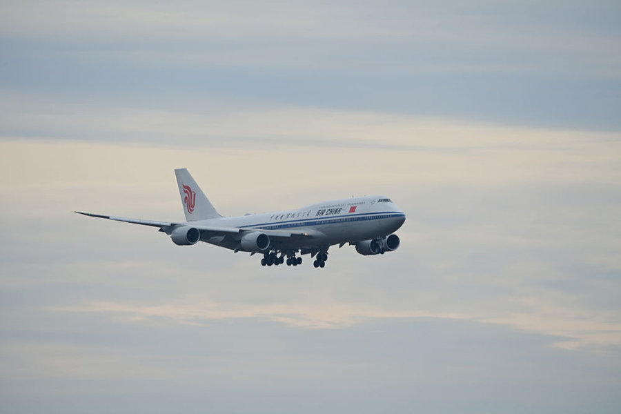 Си Цзиньпин БРИКС к?шбасшыларыны? 16-ыншы кездесу?не ?атысу ?ш?н ?азан ?аласына жетт?