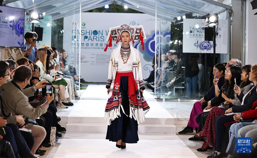 Чусюн облысыны? И кестес? Парижд?? с?н к?рмес?нде