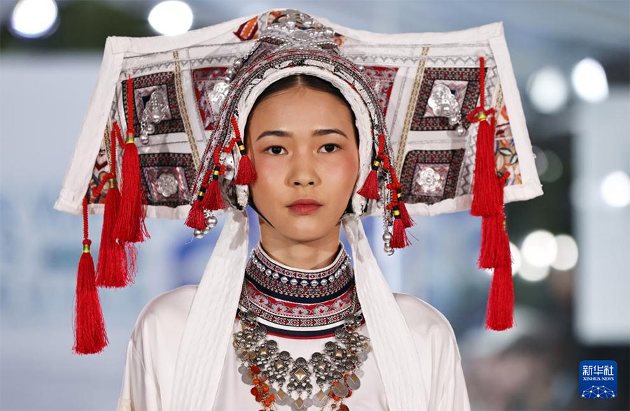 Чусюн облысыны? И кестес? Парижд?? с?н к?рмес?нде