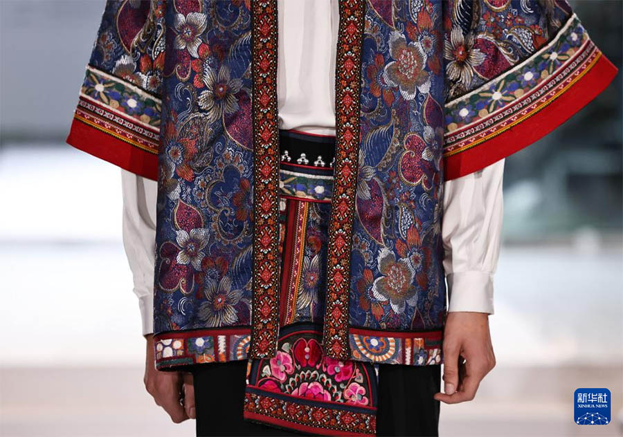 Чусюн облысыны? И кестес? Парижд?? с?н к?рмес?нде