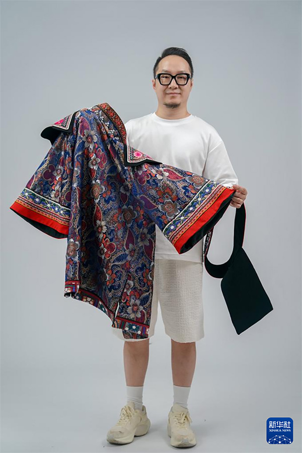 Чусюн облысыны? И кестес? Парижд?? с?н к?рмес?нде