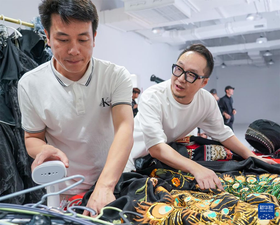 Чусюн облысыны? И кестес? Парижд?? с?н к?рмес?нде