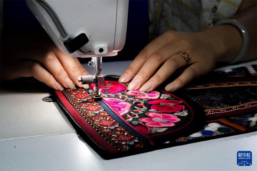 Чусюн облысыны? И кестес? Парижд?? с?н к?рмес?нде