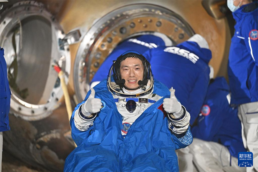 ?Шэньчжоу 18? ?арыш кемес?н?? ?айтару модул? жерге с?тт? ?онды