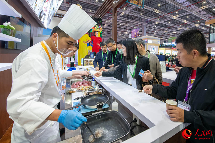 Импорт к?рмес?н?? ?лтты? павильонына 77 ел мен халы?аралы? ?йым жиналды