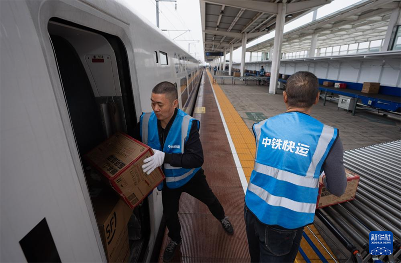 ??ос 11? жедел жетк?з?л?мдерд? ж?рдек пойызбен тасыды