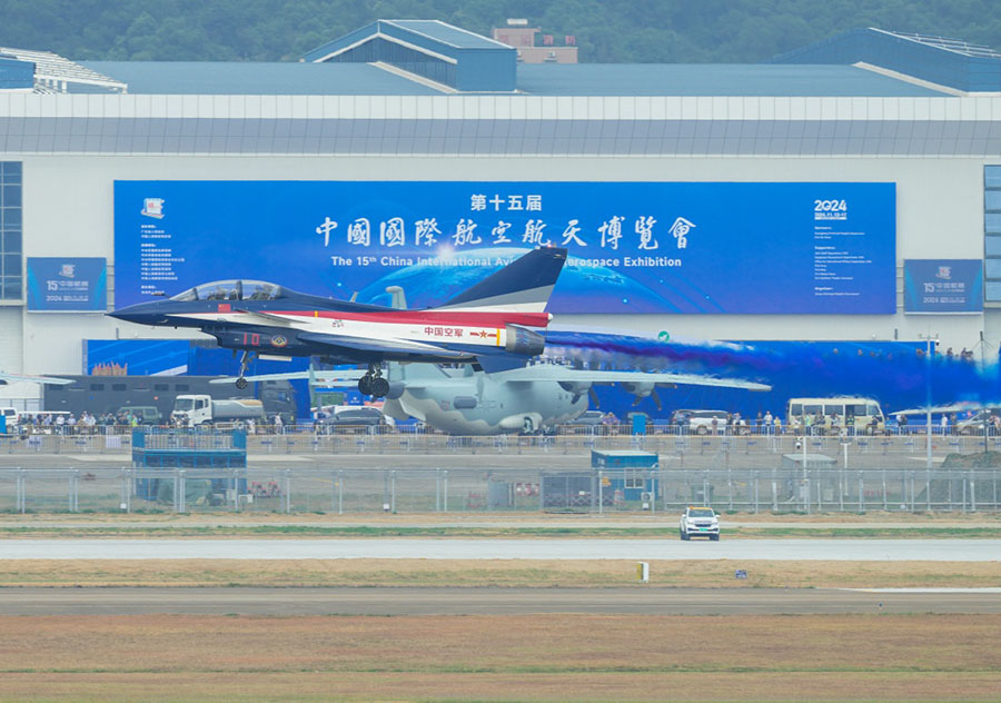 ?уе шоуы ?ытай ?уе к?штер?н?? 75 жылды?ын атап ?тт?