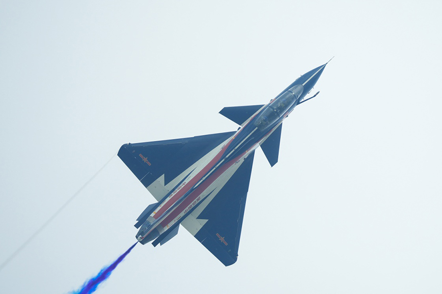 ?уе шоуы ?ытай ?уе к?штер?н?? 75 жылды?ын атап ?тт?