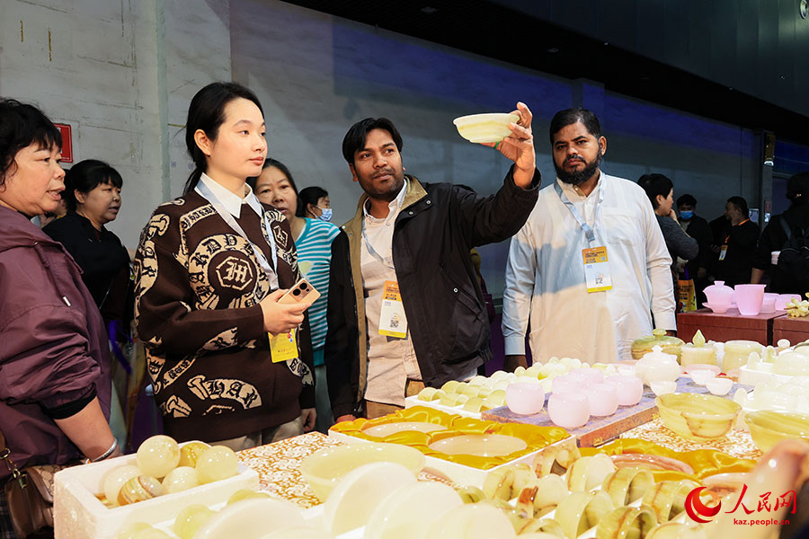 2024 ?ытайды? И-у халы?аралы? ша?ын тауарлар ж?не импортты? тауарлар к?рмес? ашылды