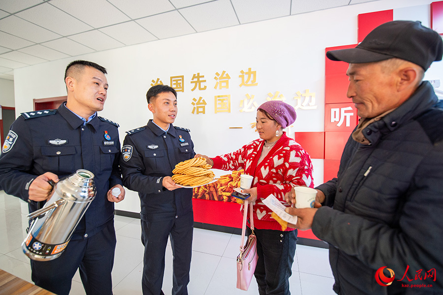 Б?ратала, Шы?жа?: ?ыстау?а к?шкен малшылар?а полицейлер ж?рдемдест?