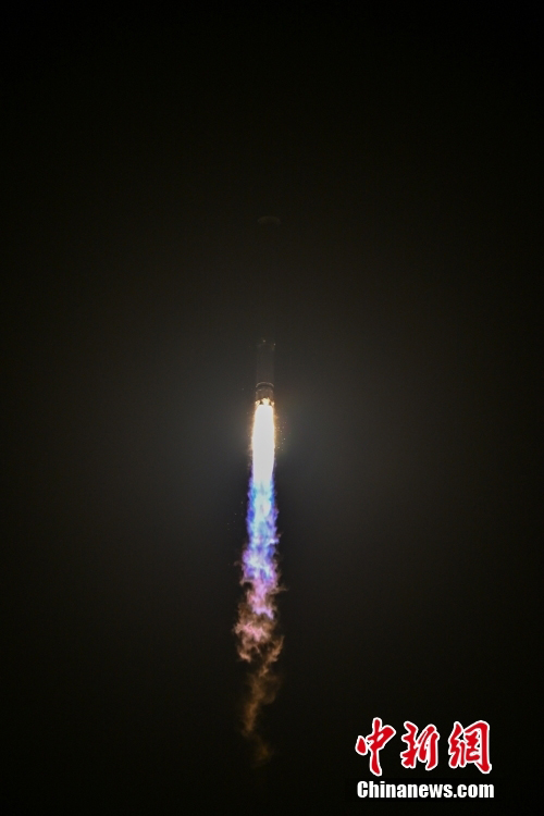 ?ытайды? ал?аш?ы коммерциялы? ?арыш ала?ыны? б?р?нш? ?шыруы с?тт? болды