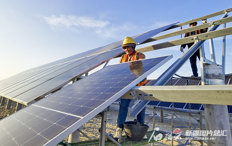 Хотанда 500 000 киловатт фотоэлектрл?к ш?лейттенуд? т?зг?ндеу жобасы келес? жылды? мамыр айында пайдалану?а бер?лед?