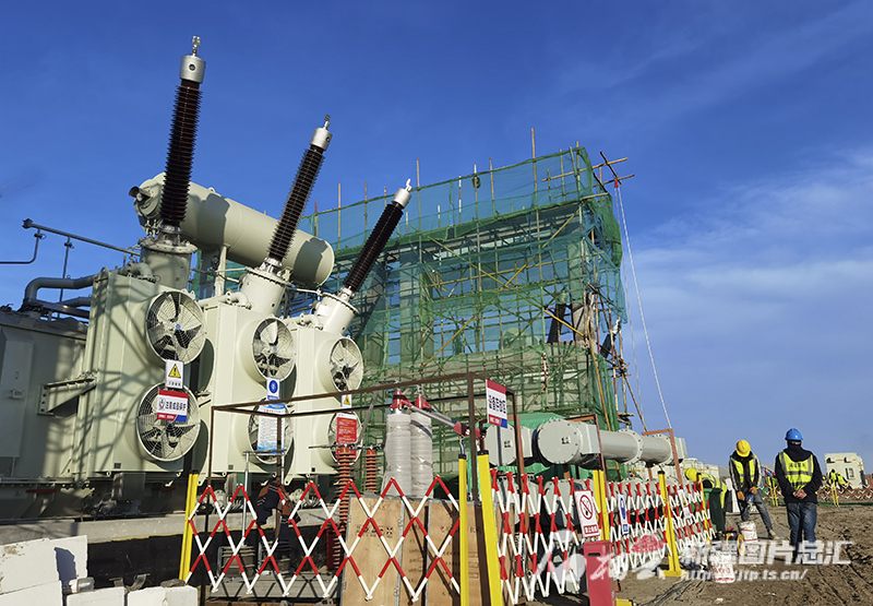 Хотанда 500 000 киловатт фотоэлектрл?к ш?лейттенуд? т?зг?ндеу жобасы келес? жылды? мамыр айында пайдалану?а бер?лед?