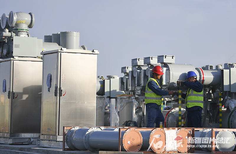 Хотанда 500 000 киловатт фотоэлектрл?к ш?лейттенуд? т?зг?ндеу жобасы келес? жылды? мамыр айында пайдалану?а бер?лед?