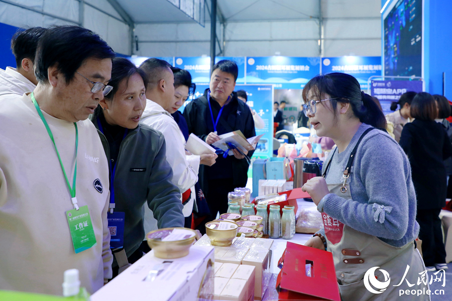 Тремелла индустриясын дамытуды? б?р?нш? конференциясы Фуцзянь ?лкес?н?? Гутянь ауданында ?тт?