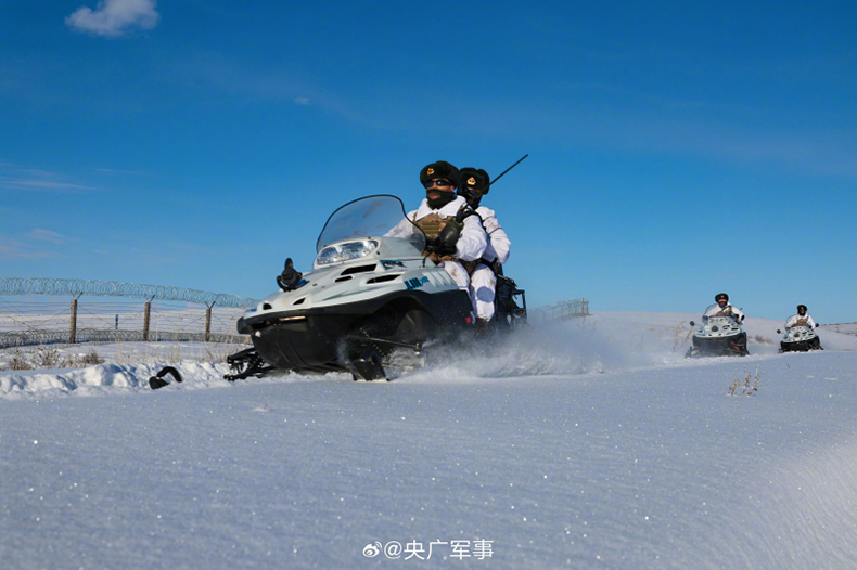 Шекарашылар моторлы шанамен шекара к?зет?нде