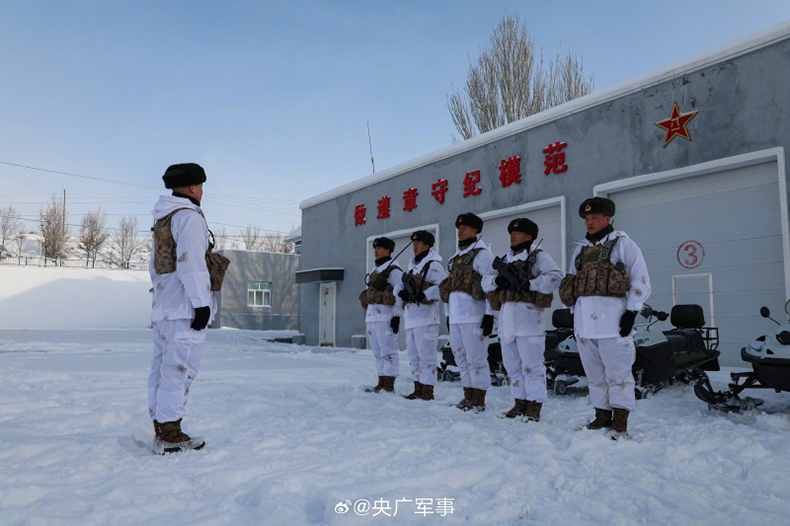 Шекарашылар моторлы шанамен шекара к?зет?нде