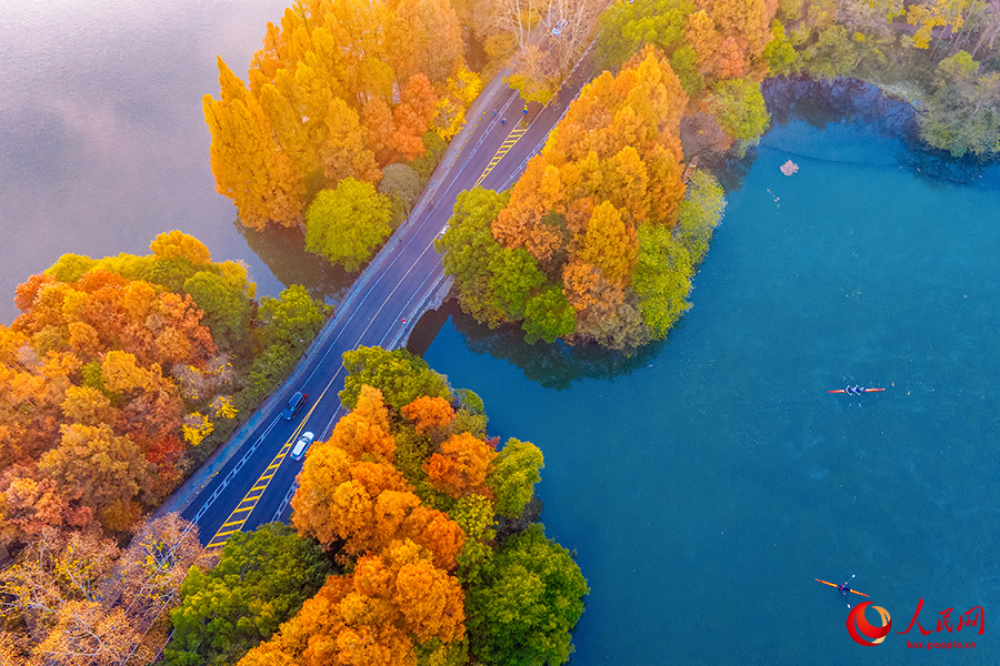 Ханчжоу, Чжэцзян: Сиху к?л?ндег? Янгон б?гет?н?? к?ркем пейзажы