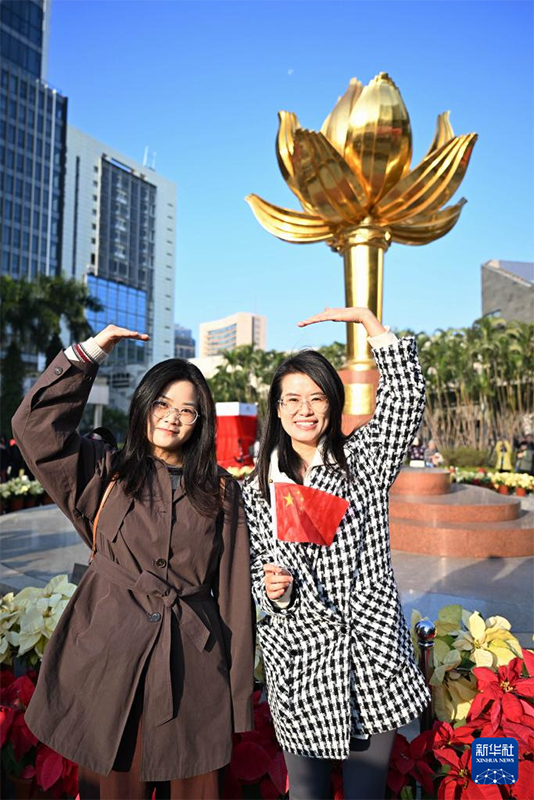 Аомэньны? отан?а орал?анына 25 жыл толуына орай мемлекет туын к?теру р?с?м? салтанатты? ?тт?