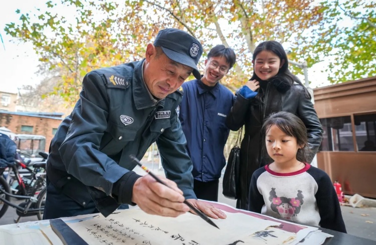 54 жаста?ы университет к?зетш?с? жел?де танымал болды