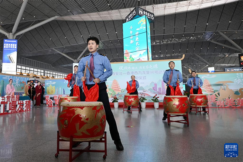 Шэньсиден Сянган?а ал?аш?ы т?келей ж?рдек пойыз ашылды