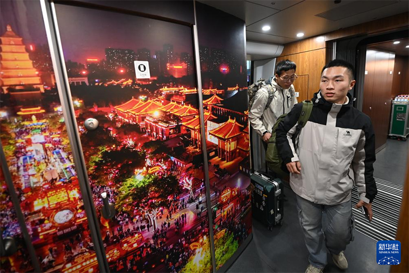 Шэньсиден Сянган?а ал?аш?ы т?келей ж?рдек пойыз ашылды