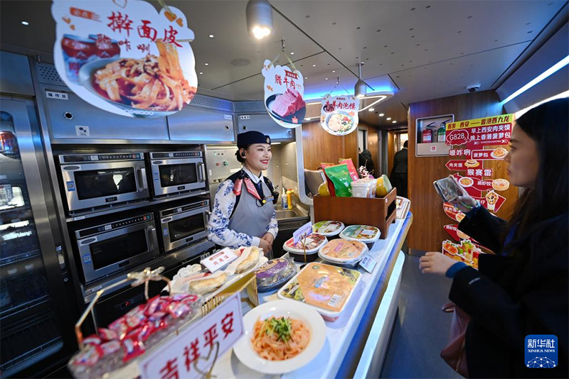 Шэньсиден Сянган?а ал?аш?ы т?келей ж?рдек пойыз ашылды