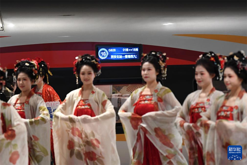 Шэньсиден Сянган?а ал?аш?ы т?келей ж?рдек пойыз ашылды