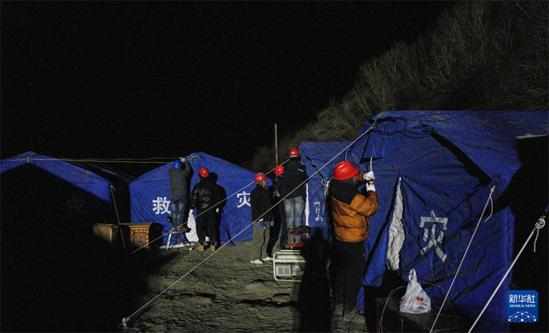 Сицзан Динжи ауданында?ы жер с?лк?н?с? салдарынан 126 адам ?аза тауып, 188 адам жара?ат алды