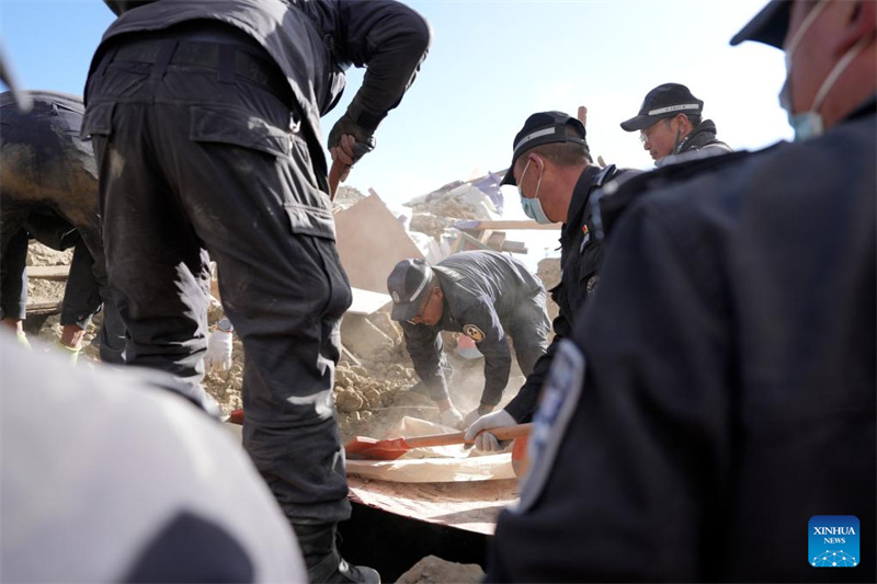 Сицзан Динжи ауданында?ы жер с?лк?н?с? салдарынан 126 адам ?аза тауып, 188 адам жара?ат алды